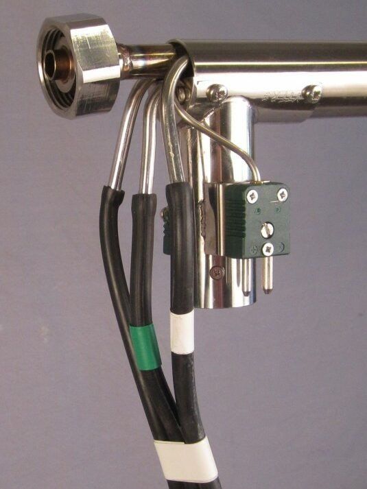 Probe head with total pressure tube and thermocouple connector