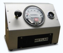 Compressed air driven ejector with integrated venturi measuring flange for sample gas flow indication